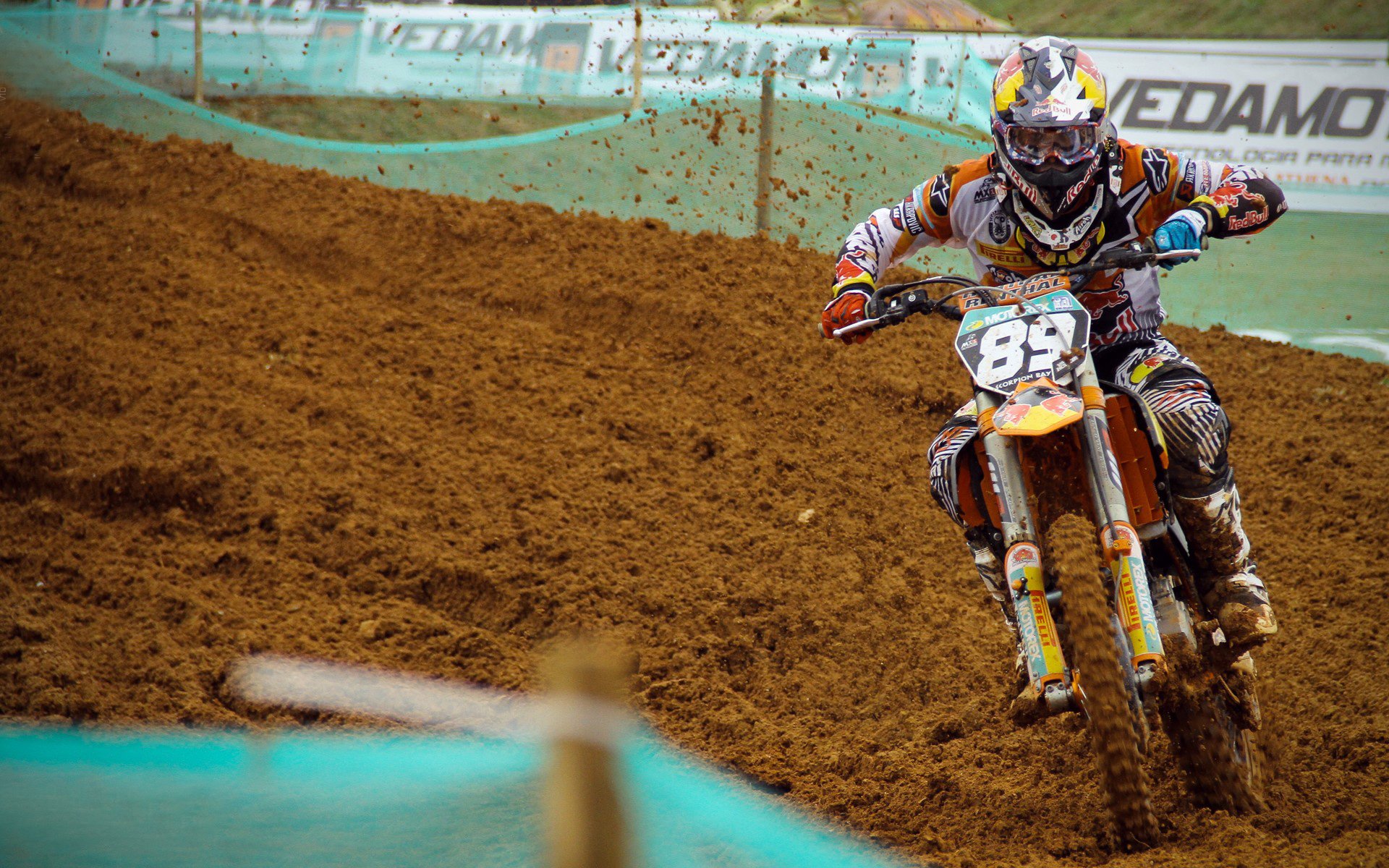 爱游戏娱乐-排球赛场焦点！意大利队对阵克罗地亚队，压哨绝杀，引爆全场观众欢呼